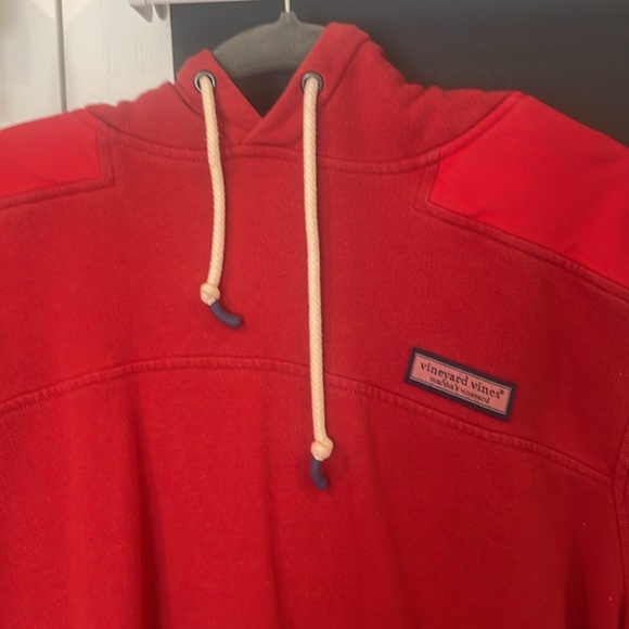 Vineyard Vines Large Red Hoddie - Picture 2 of 3